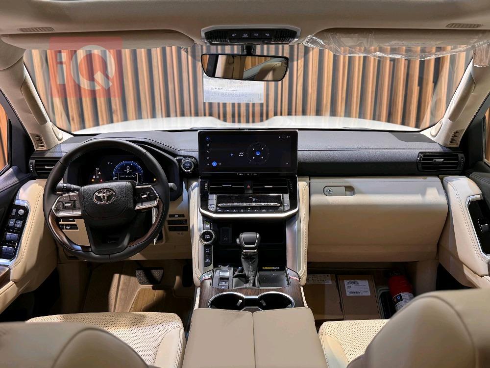 تۆیۆتا لاند کروزەر